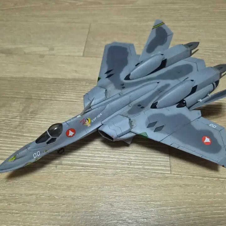 [BUNJANG] Macross 1/72 SVF-124 Valkyrie Fighter Kit - Painted / 마크로스 1/72 SVF-124 발키리 전투기 프라모델 도색완성품