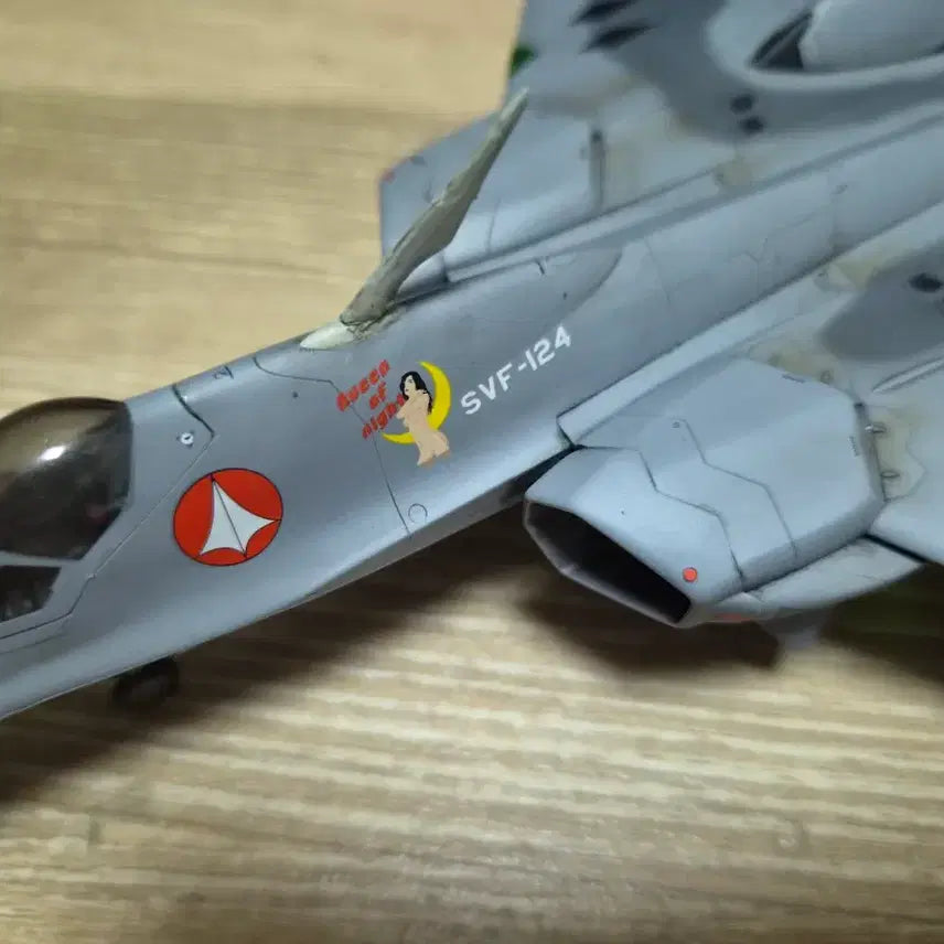 [BUNJANG] Macross 1/72 SVF-124 Valkyrie Fighter Kit - Painted / 마크로스 1/72 SVF-124 발키리 전투기 프라모델 도색완성품