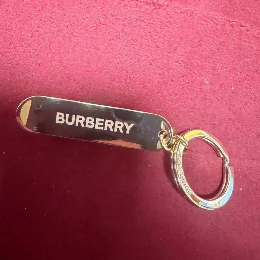 [BUNJANG] Burberry Skateboard Charm Keyring Gold / 버버리 키링(가격내림)