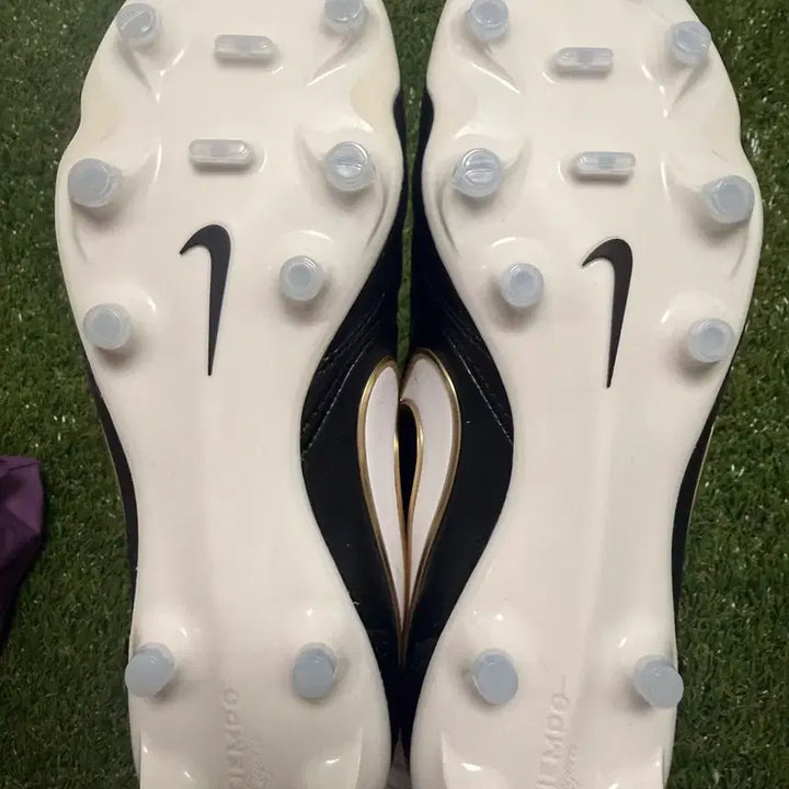 [BUNJANG] Nike Tiempo Ligera Soccer Cleats (US 7) / 나이키 티엠포 리게라(250)