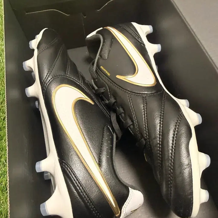 [BUNJANG] Nike Tiempo Ligera Soccer Cleats (US 7) / 나이키 티엠포 리게라(250)