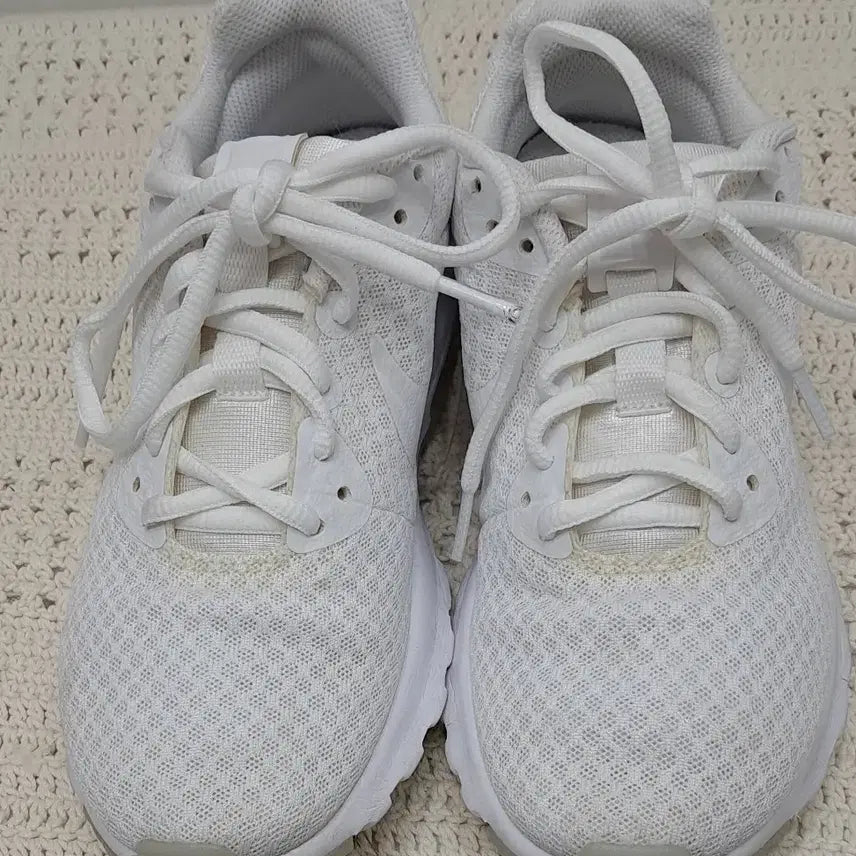 [BUNJANG] Nike White Sneakers (230) / 나이키 운동화  230