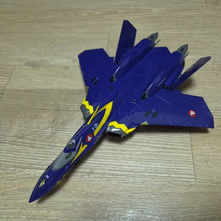 [BUNJANG] Hasegawa 1/72 Macross Plus Isamu Rival Machine Painted Model / 하세가와 1/72 마크로스 플러스 이사무 라이벌기 도색완성품