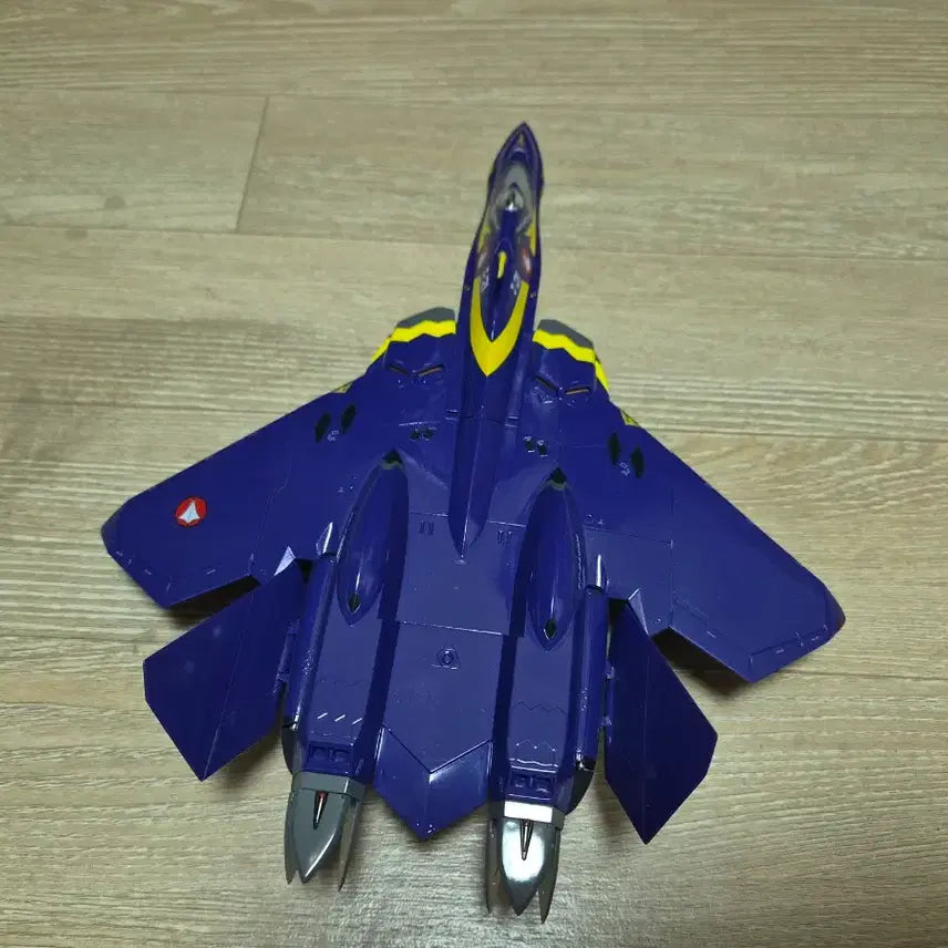 [BUNJANG] Hasegawa 1/72 Macross Plus Isamu Rival Machine Painted Model / 하세가와 1/72 마크로스 플러스 이사무 라이벌기 도색완성품