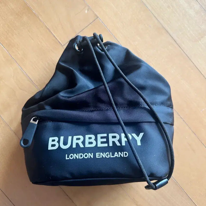 [BUNJANG] Burberry Drawstring Pouch Bag / 버버리 블랙 드로스트링 파우치 백