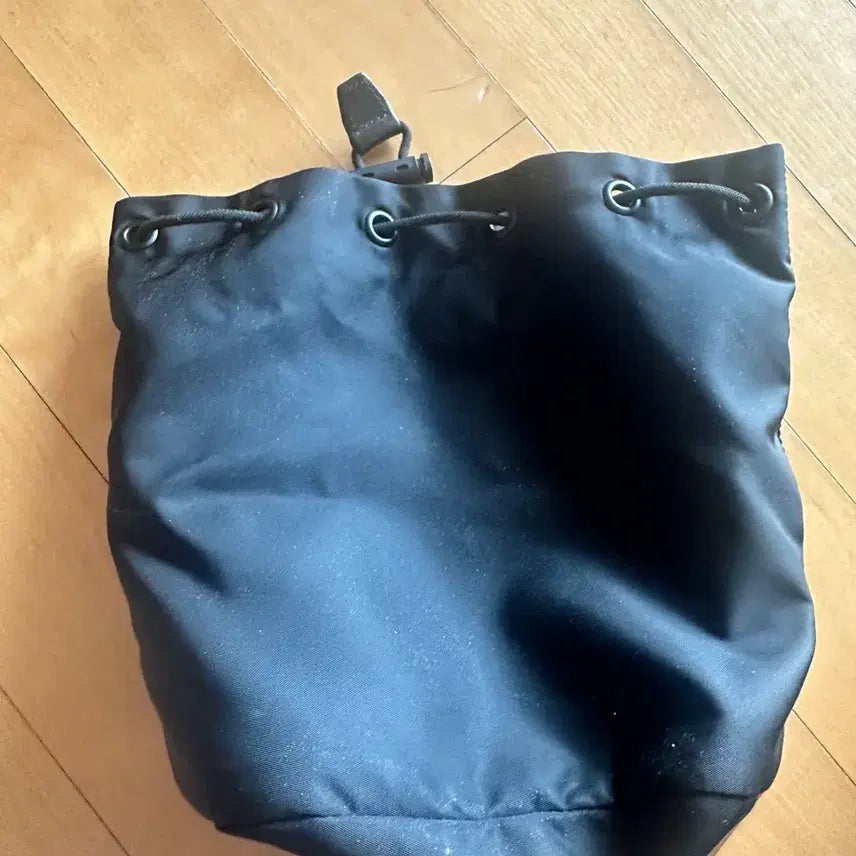 [BUNJANG] Burberry Drawstring Pouch Bag / 버버리 블랙 드로스트링 파우치 백
