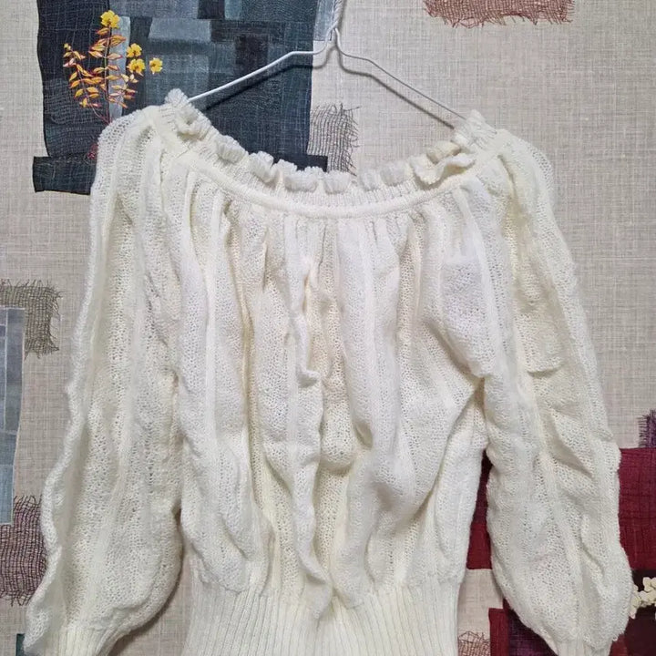 [BUNJANG] Milkcocoa Banding Off-Shoulder Knit / 밀크코코아 밴딩 오프숄더 니트