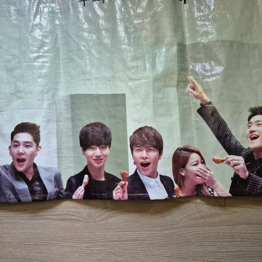 [BUNJANG] Super Junior Kyochon Picnic Mat / [슈퍼주니어]교촌 돗자리 굿즈