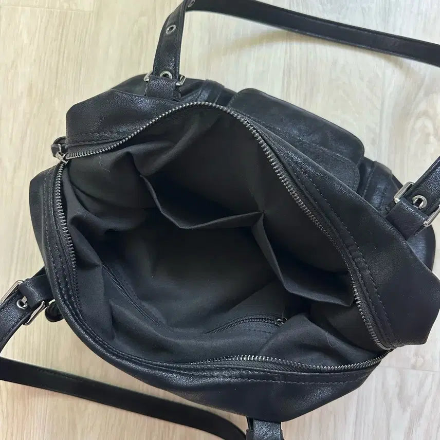 [BUNJANG] Pocket Leather Shoulder Bag Black / 포켓 레더 숄더백 블랙