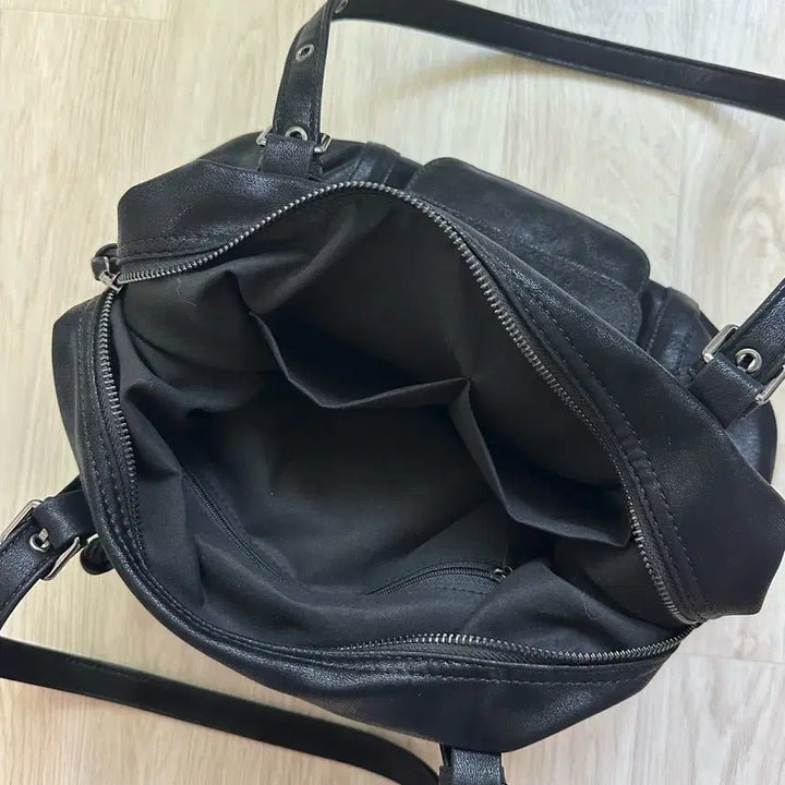 [BUNJANG] Pocket Leather Shoulder Bag Black / 포켓 레더 숄더백 블랙