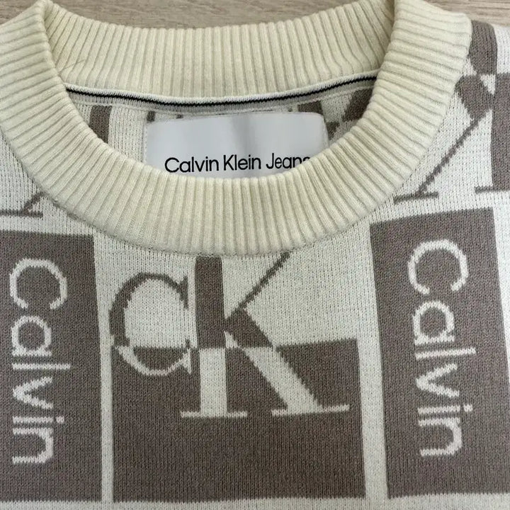 [SOLD OUT] 캘빈클라인 진스 올오버 로고 니트 M