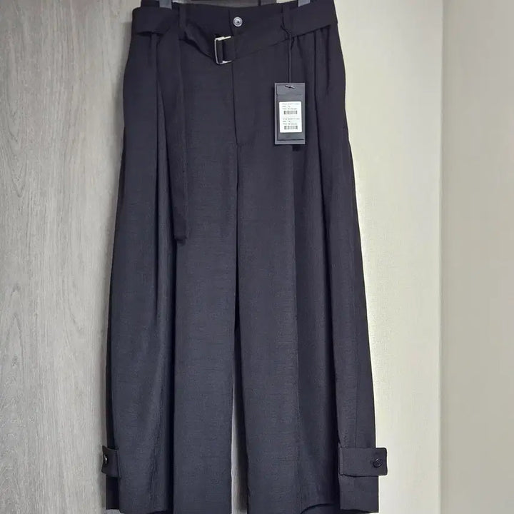 [BUNJANG] Songzio Homme Belted Cropped Wide Pants / 송지오옴므 벨티드 크롭 와이드 팬츠 블랙 SH3PT315BK