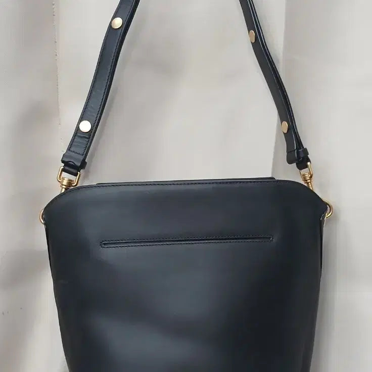 [BUNJANG] Beanpole Black Leather Bucket Bag / 빈폴 블랙 가죽 버킷백