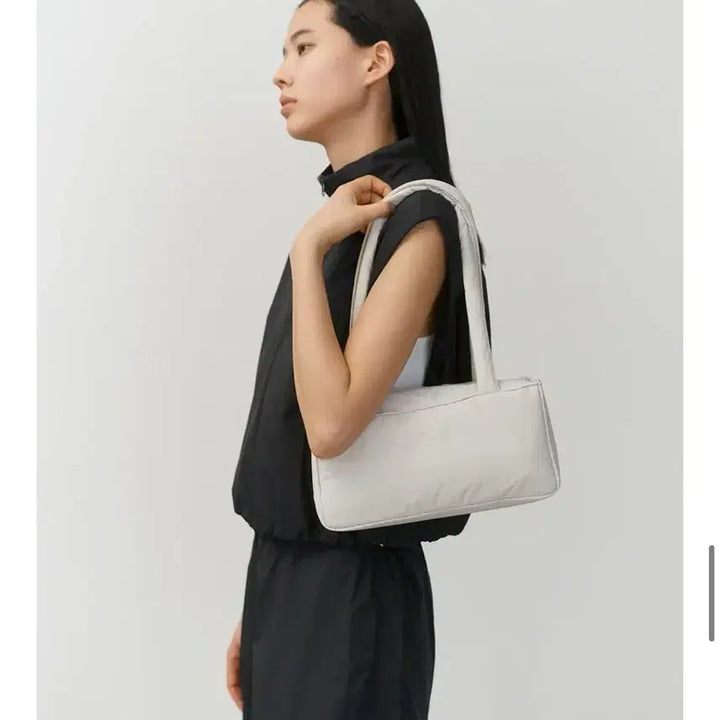 [BUNJANG] AMOMENTO Padded Square Shoulder Bag Light Beige / 아모멘토 패디드 스퀘어 숄더백 라이트 베이지