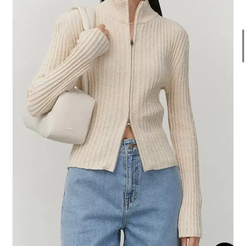 [BUNJANG] AMOMENTO Padded Square Shoulder Bag Light Beige / 아모멘토 패디드 스퀘어 숄더백 라이트 베이지
