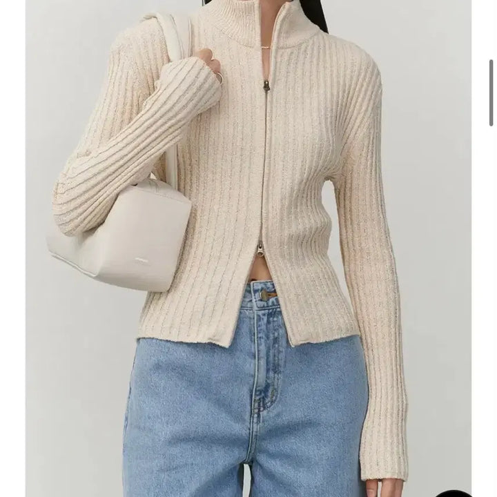 [BUNJANG] AMOMENTO Padded Square Shoulder Bag Light Beige / 아모멘토 패디드 스퀘어 숄더백 라이트 베이지