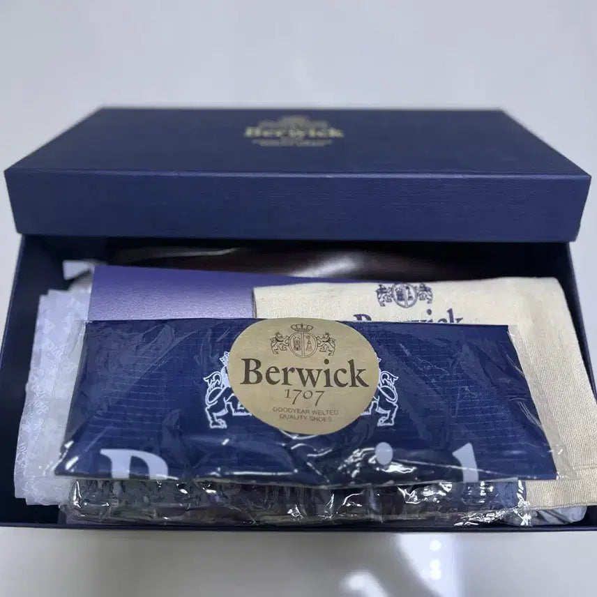 [BUNJANG] Berwick 5216 Hole Cut Oxford Shoes / 버윅 5216 홀 컷 옥스포드 UK6, 파티나 리페어 제품