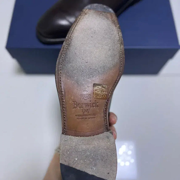 [BUNJANG] Berwick 5216 Hole Cut Oxford Shoes / 버윅 5216 홀 컷 옥스포드 UK6, 파티나 리페어 제품