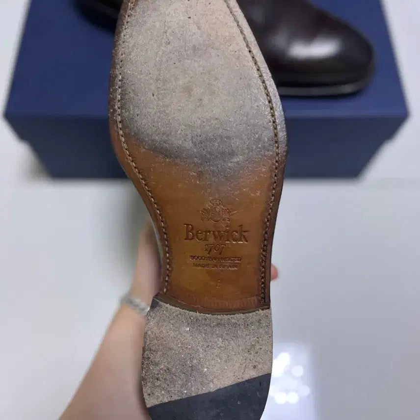 [BUNJANG] Berwick 5216 Hole Cut Oxford Shoes / 버윅 5216 홀 컷 옥스포드 UK6, 파티나 리페어 제품