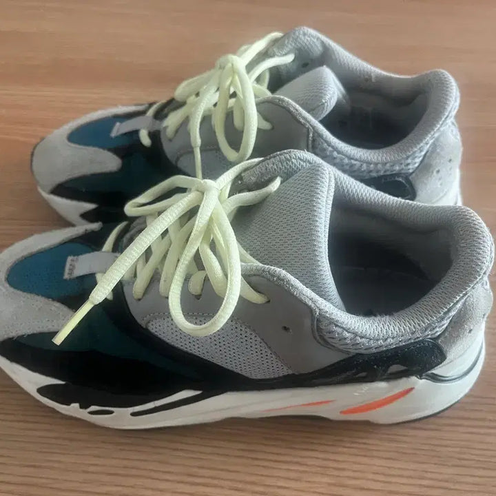 [BUNJANG] Adidas Yeezy Boost 700 Wave Runner Solid Grey / 아디다스 이지 부스트 700 웨이브 러너 솔리드 그레이 2021/2022