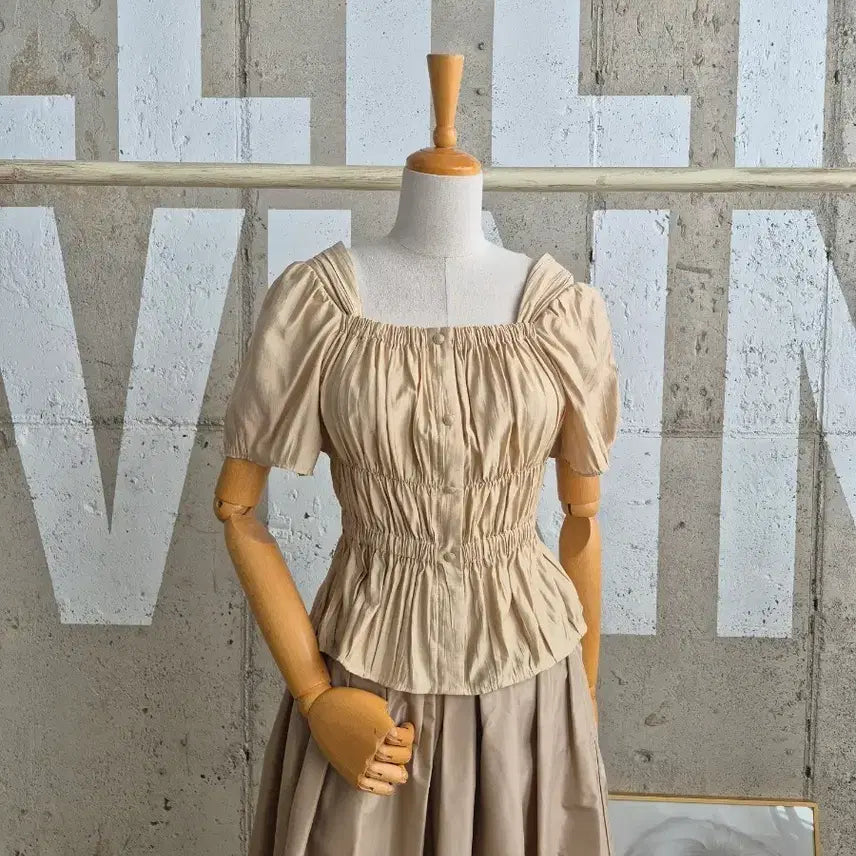 [BUNJANG] Square Neck Ribbed Cropped Blouse - Beige / 스퀘어넥 쫄쫄 크롭블라우스