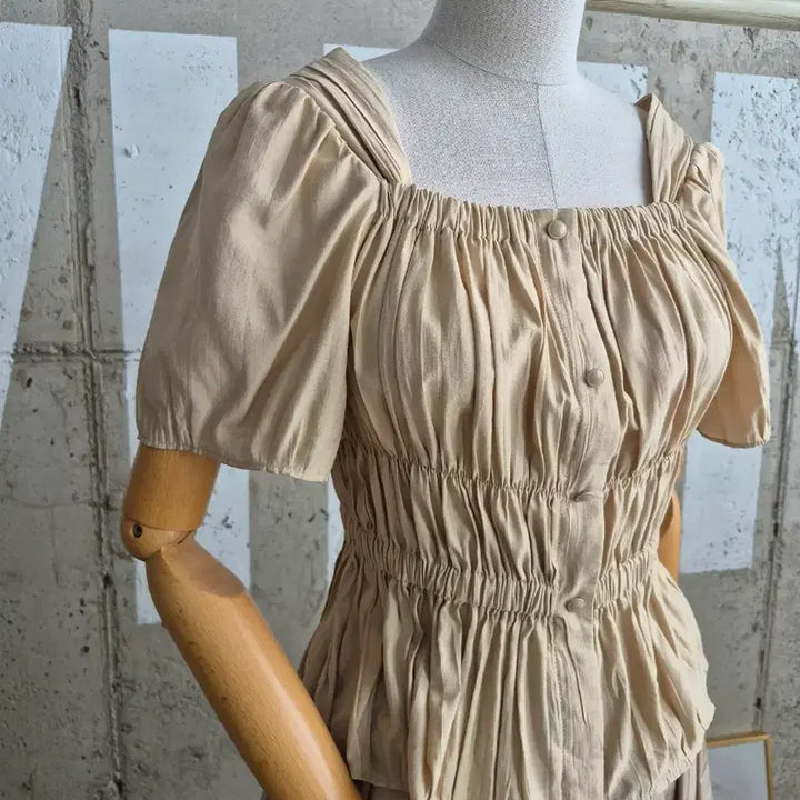 [BUNJANG] Square Neck Ribbed Cropped Blouse - Beige / 스퀘어넥 쫄쫄 크롭블라우스