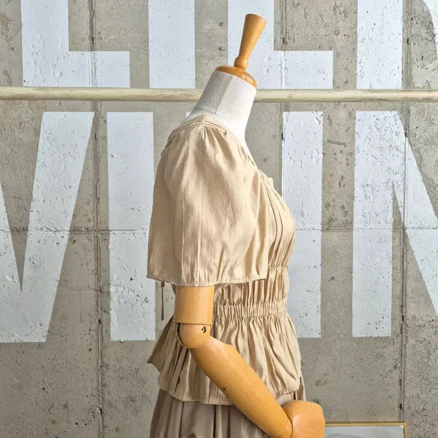 [BUNJANG] Square Neck Ribbed Cropped Blouse - Beige / 스퀘어넥 쫄쫄 크롭블라우스