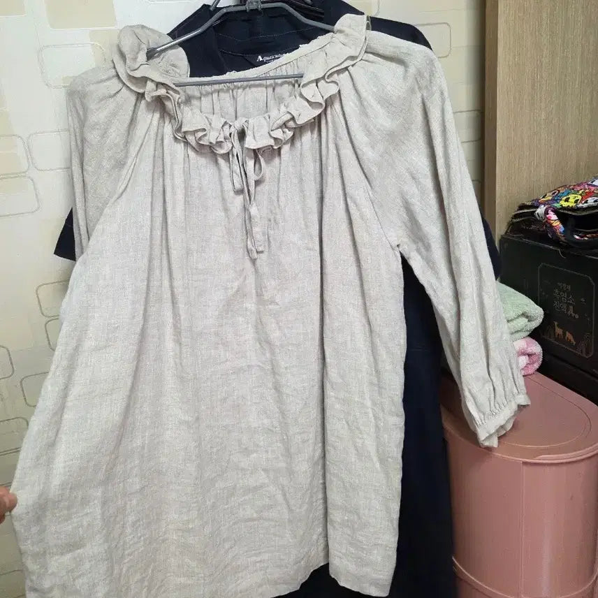 [BUNJANG] Frill Neck Linen Blouse - Ivory / 프릴넥 린넨 블라우스 아이보리