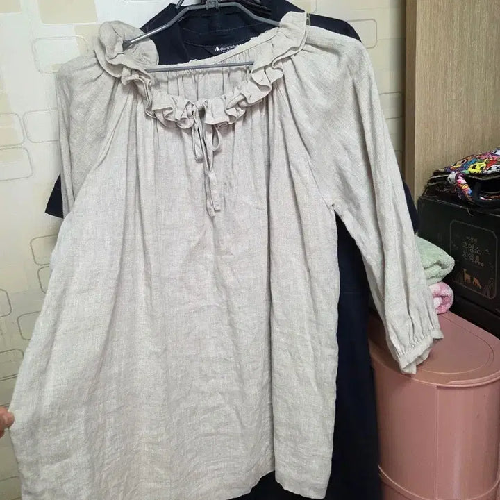 [BUNJANG] Frill Neck Linen Blouse - Ivory / 프릴넥 린넨 블라우스 아이보리