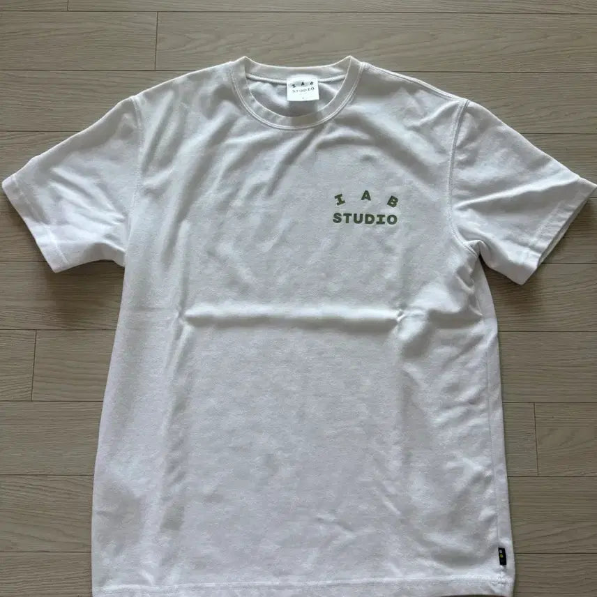 [SOLD OUT] 아이앱 스튜디오 티셔츠 화이트 라이트 그린