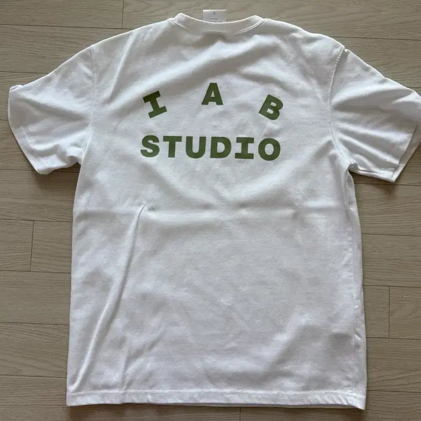 [SOLD OUT] 아이앱 스튜디오 티셔츠 화이트 라이트 그린