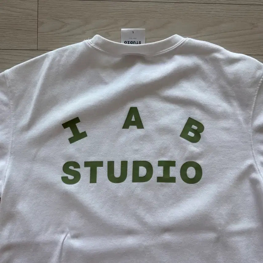 [SOLD OUT] 아이앱 스튜디오 티셔츠 화이트 라이트 그린