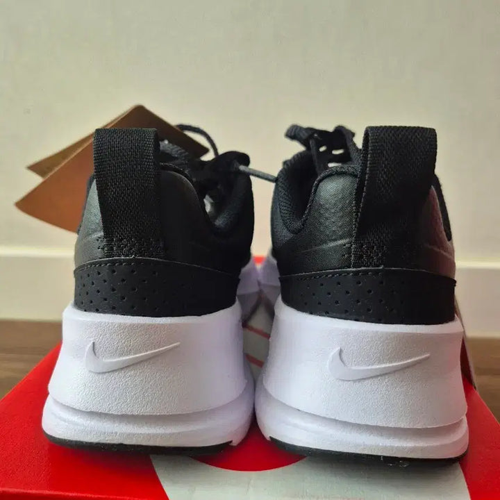 [BUNJANG] Nike Air Max Nuaxis Running Shoes 235mm / (새상품)나이키 런닝화 에어맥스235mm
