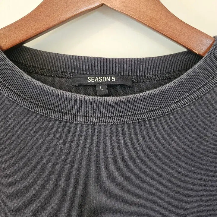 [BUNJANG] Yeezy Season 5 Calabasas Patch Logo Oversized T-Shirt / [정품] Yeezy 이지 시즌5 칼라바사스 패치 로고 오버핏 반팔 티셔츠