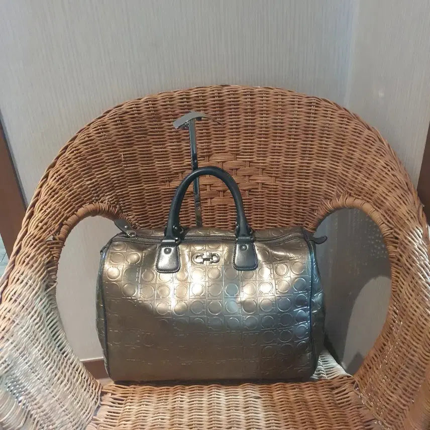 [BUNJANG] Ferragamo Silver Logo Tote Bag / 정품 ㅡ페라가모 ㅡ은장.로고.토트백