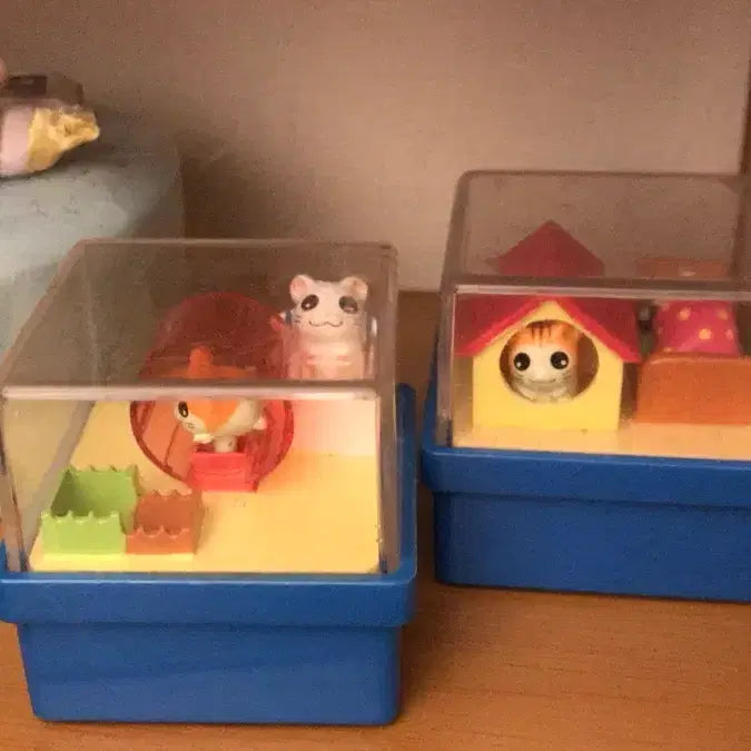 [BUNJANG] Rare Japanese Hamtaro Wind-up Moving Figurine House (Kukuli) / 초레어! 일본 고전 햄토리 태엽 움직이는 피규어 하우스 쿨쿨이 똥사이즈