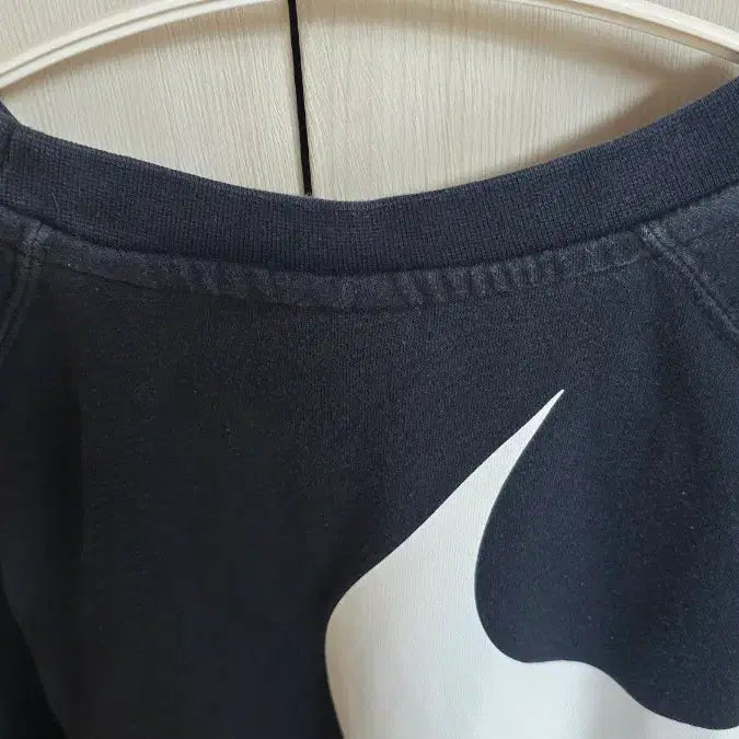 [BUNJANG] Nike Big Swoosh Sweatshirt - Black / 나이키 빅 스우시 맨투맨 블랙 110