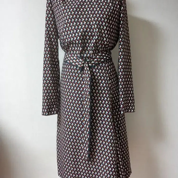[BUNJANG] LYNN A-line Asymmetrical Hem Midi Dress / LYNN린 원피스