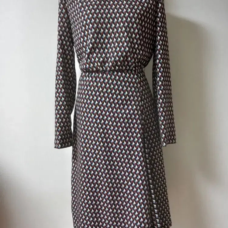 [BUNJANG] LYNN A-line Asymmetrical Hem Midi Dress / LYNN린 원피스