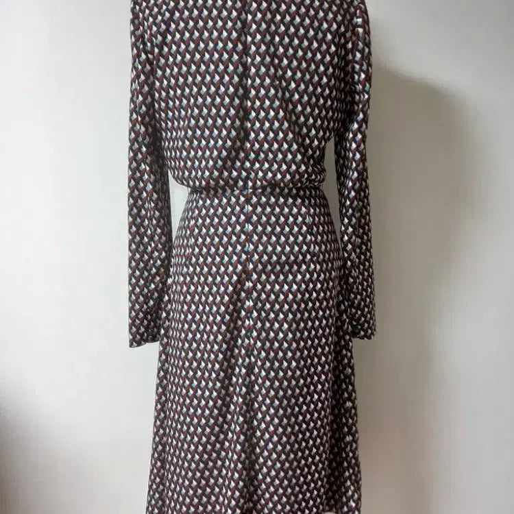 [BUNJANG] LYNN A-line Asymmetrical Hem Midi Dress / LYNN린 원피스