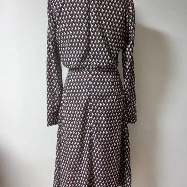 [BUNJANG] LYNN A-line Asymmetrical Hem Midi Dress / LYNN린 원피스