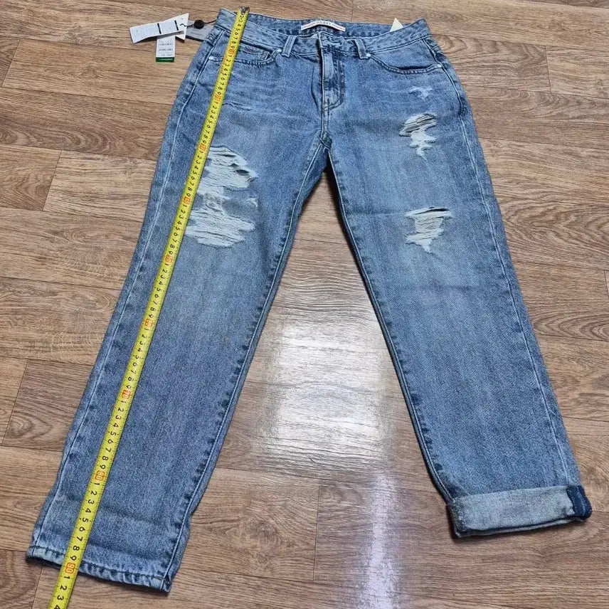[BUNJANG] Guess Boyfriend Fit Ripped Jeans / 게스 청바지