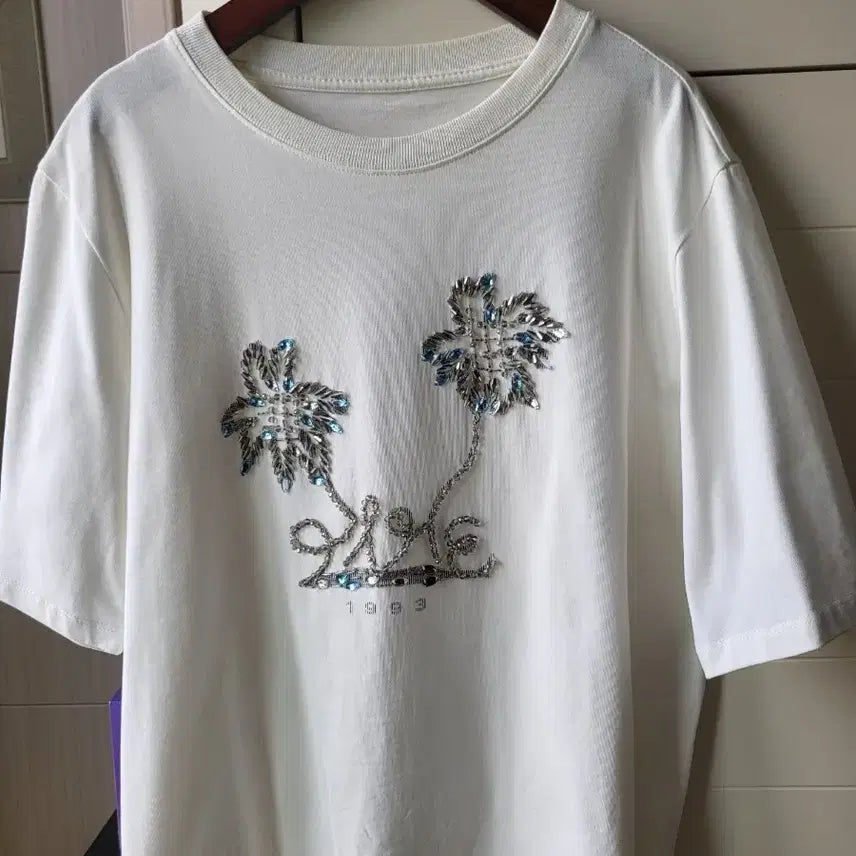 [BUNJANG] White Palm Tree Beaded Short Sleeve T-Shirt / 화이트 야자수 비즈 반팔티