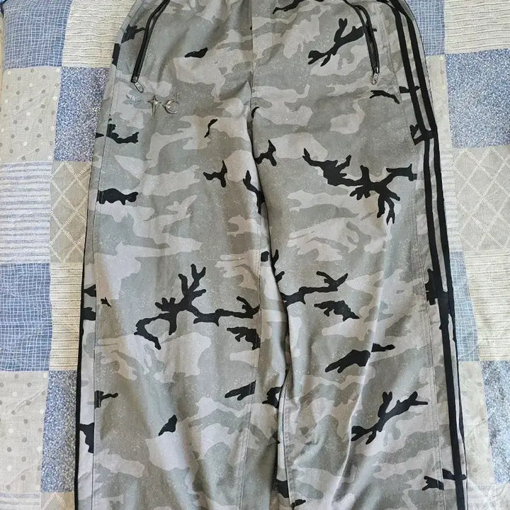 [BUNJANG] Adidas Thug Club Training Pants (M) / 아디디스 떠그클럽 바지 m    음식물 얼룩+ 본드 + 로고 다시 부착