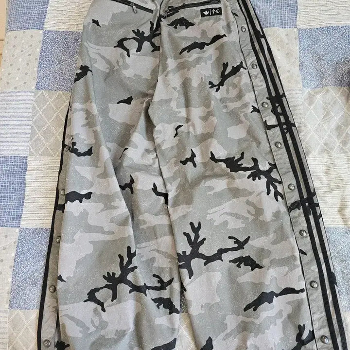 [BUNJANG] Adidas Thug Club Training Pants (M) / 아디디스 떠그클럽 바지 m    음식물 얼룩+ 본드 + 로고 다시 부착