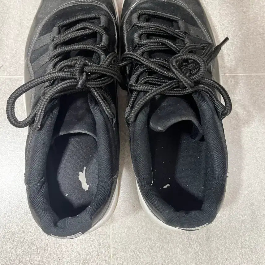 [BUNJANG] Nike Jordan 11 Retro Low Sneakers / 나이키 조던 11 레트로 로우