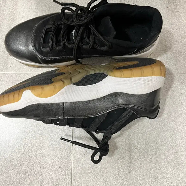 [BUNJANG] Nike Jordan 11 Retro Low Sneakers / 나이키 조던 11 레트로 로우
