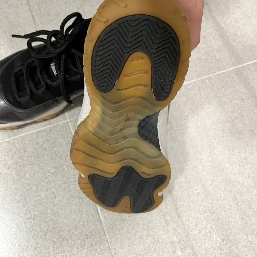 [BUNJANG] Nike Jordan 11 Retro Low Sneakers / 나이키 조던 11 레트로 로우