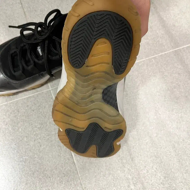 [BUNJANG] Nike Jordan 11 Retro Low Sneakers / 나이키 조던 11 레트로 로우