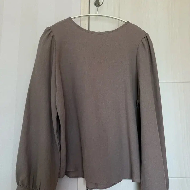 [BUNJANG] Beige Puff Sleeve Ribbon Blouse / 퍼프소매 리본 베이지 블라우스 FREE 판매합니다.